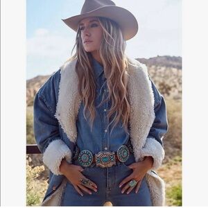 Lainey Wilson Wrangler denim and Sherpa coat